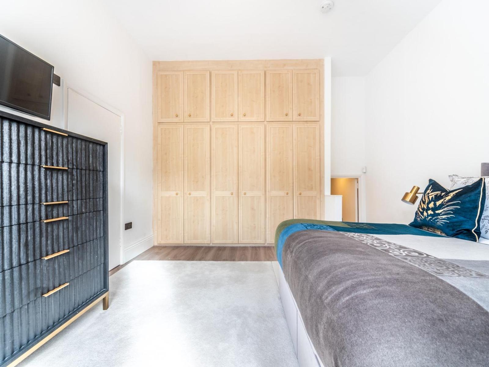 Pass The Keys Comfort Style - Near Notting Hill